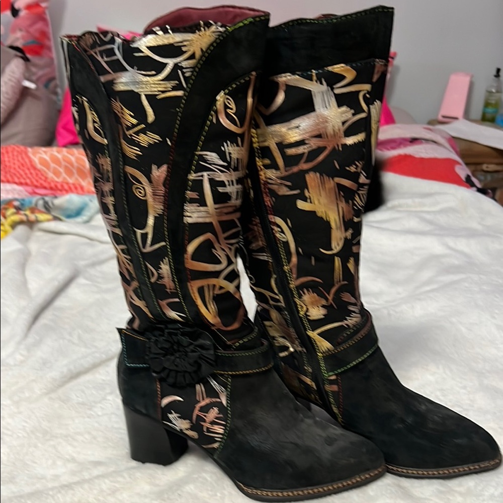 NEW L’Artiste  savannah Black Patterned Heeled Boots size 37